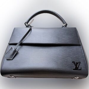 Auth Louis Vuitton LV Cluny EPI Leather Noir handbag